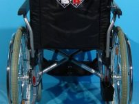 Oferta la scaun rulant pentru persoane cu handicap- sezutul 42 cm