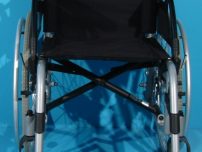 Vand scaun cu rotile la oferta Breezy / latime sezut 44 cm
