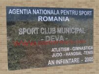 Gravat caractere pe marmura