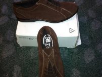 Vand pantofi barbatesti noi, de firma, din piele intoarsa, ...