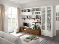 Mobila din lemn masiv si canapele de la Alberta Casa