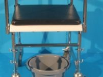 Scaun handicap cu wc (toaleta) cu rotile