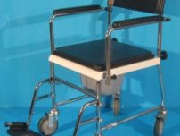 Scaun handicap cu wc si rotile