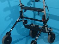 Cadru de mers cu roti second hand Invacare