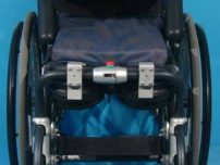 Scaun cu rotile cu verticalizare pentru copii actionat manual