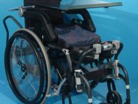 Scaun cu rotile cu verticalizare pentru copii actionat manual