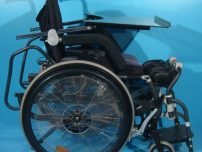 Scaun cu rotile cu verticalizare pentru copii actionat manual