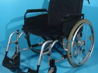 Scaun cu rotile second hand B+B greutatea suportata 170 kg