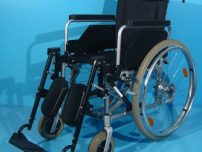 Scaun cu rotile cu suportii reglabili pana la orizontala