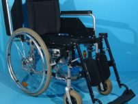 Scaun cu rotile cu suportii reglabili pana la orizontala