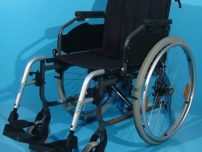 Rulant invalizi second hand Handicare / latime sezut 42 cm