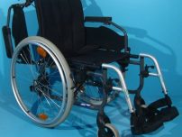 Rulant invalizi second hand Handicare / latime sezut 42 cm