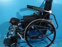 Scaun cu rotile cu verticalizare actionat manual