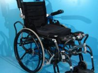 Scaun cu rotile cu verticalizare actionat manual