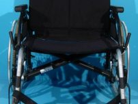 Scaun cu rotile din aluminiu care suporta 170 kg/ 60 cm