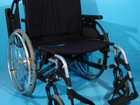 Scaun cu rotile din aluminiu care suporta 170 kg/ 60 cm