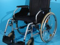 Scaun cu rotile second hand care suporta 130kg / latime sezut 50 cm