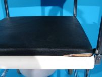 Scaun cu WC second hand Invacare cu mici defecte