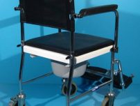 Scaun cu WC second hand Invacare cu mici defecte