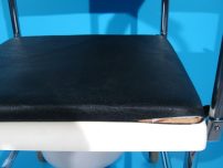 Scaun cu WC pentru persoane handicap cu mici defecte