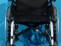 Rulant pentru invalid din aluminiu Breezy / cu sezut 43 cm