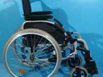Oferim scaun handicap second hand Invacare / 38 cm