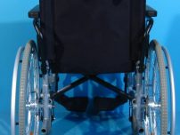 Vand scaun cu rotile la oferta Breezy / latime sezut 44 cm