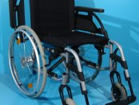 Vanzare scaun handicap cu rotile redus Breezy / 44 cm