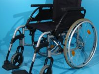 Magazin online comercializeaza rulant second hand Breezy / latime sezut 43 cm