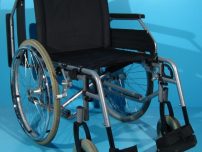 Latimea sezutului de 51 cm a scaunului cu rotile second hand