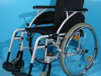 Reducere de 100 de lei la un scaun cu rotile handicap