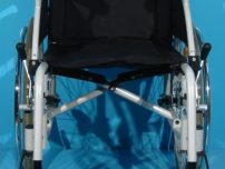 Reducere de 100 de lei la un scaun cu rotile handicap