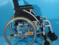 Reducere de 100 de lei la un scaun cu rotile handicap