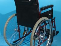 Latimea totala a scaunului rulant -62cm  / sezut 40 cm