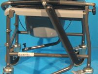 Scaun cu WC handicap de la Invacare- gri inchis