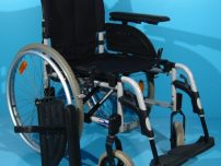 Rulant handicap cu mici probleme care nu afecteaza Invacare