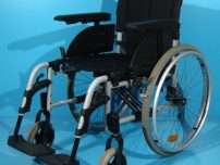 Rulant handicap cu mici probleme care nu afecteaza Invacare