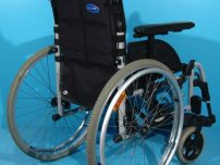 Rulant handicap cu mici probleme care nu afecteaza Invacare