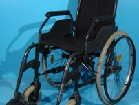Scaun handicap cu frane Breezy / latime sezut 39 cm