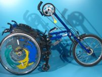 Bicicleta si scaun cu rotile