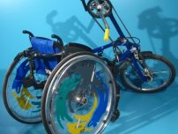 Bicicleta si scaun cu rotile