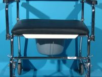 Scaun cu wc handicap
