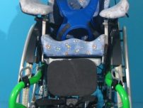 Scaun cu rotile pentru copii latime sezut 26 cm.
