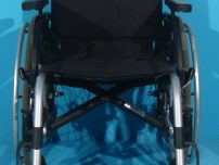 Carucior cu rotile din aluminiu Breezy latime sezut/43 cm.