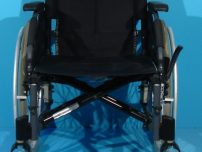 Scaun cu rotile second hand fara suportii de picioare/latime sezut 45 cm
