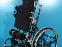 Scaun cu rotile cu verticalizare actionat electric  Life Stand.