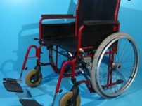 Scaun cu rotile second hand /latime sezut 59 cm.