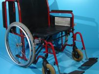 Scaun cu rotile second hand /latime sezut 59 cm.