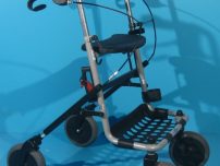 Cadru de mers cu roti second hand Invacare.