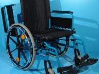 Scaun cu rotile second hand/latime sezut 51 cm.